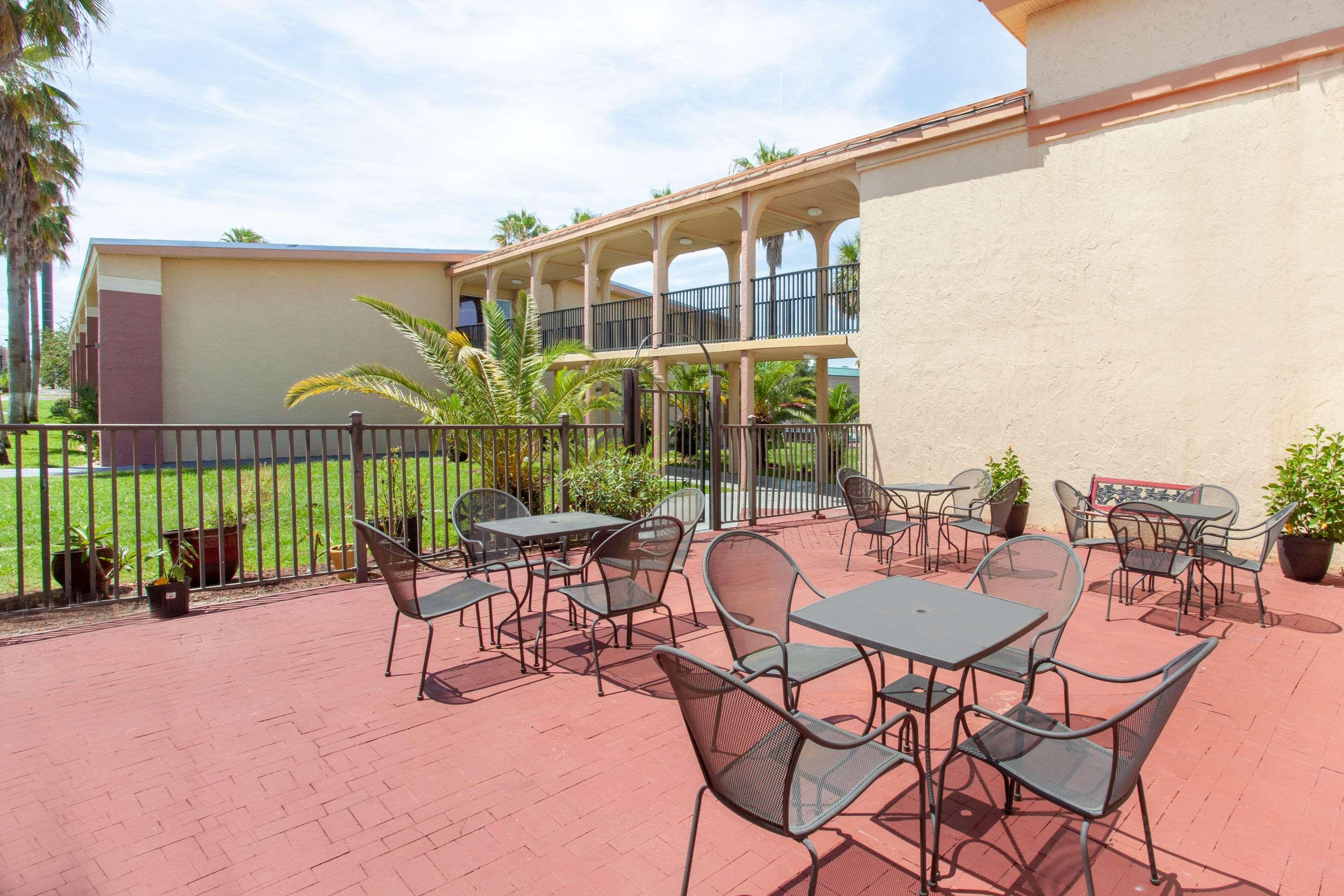 Ramada By Wyndham Davenport Orlando South Hotell Exteriör bild